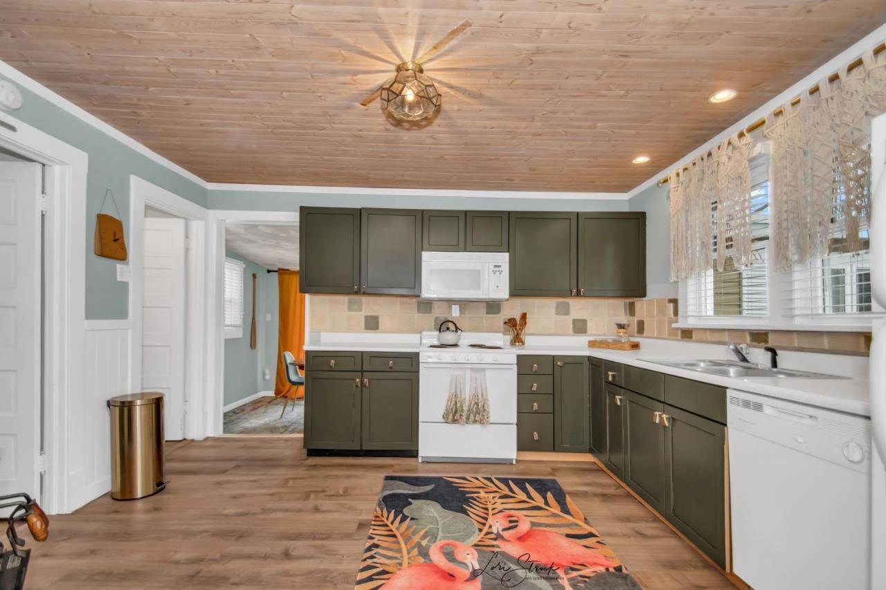 Beachglass Cottage - Family Friendly Kids And Pets Grand Beach 外观 照片